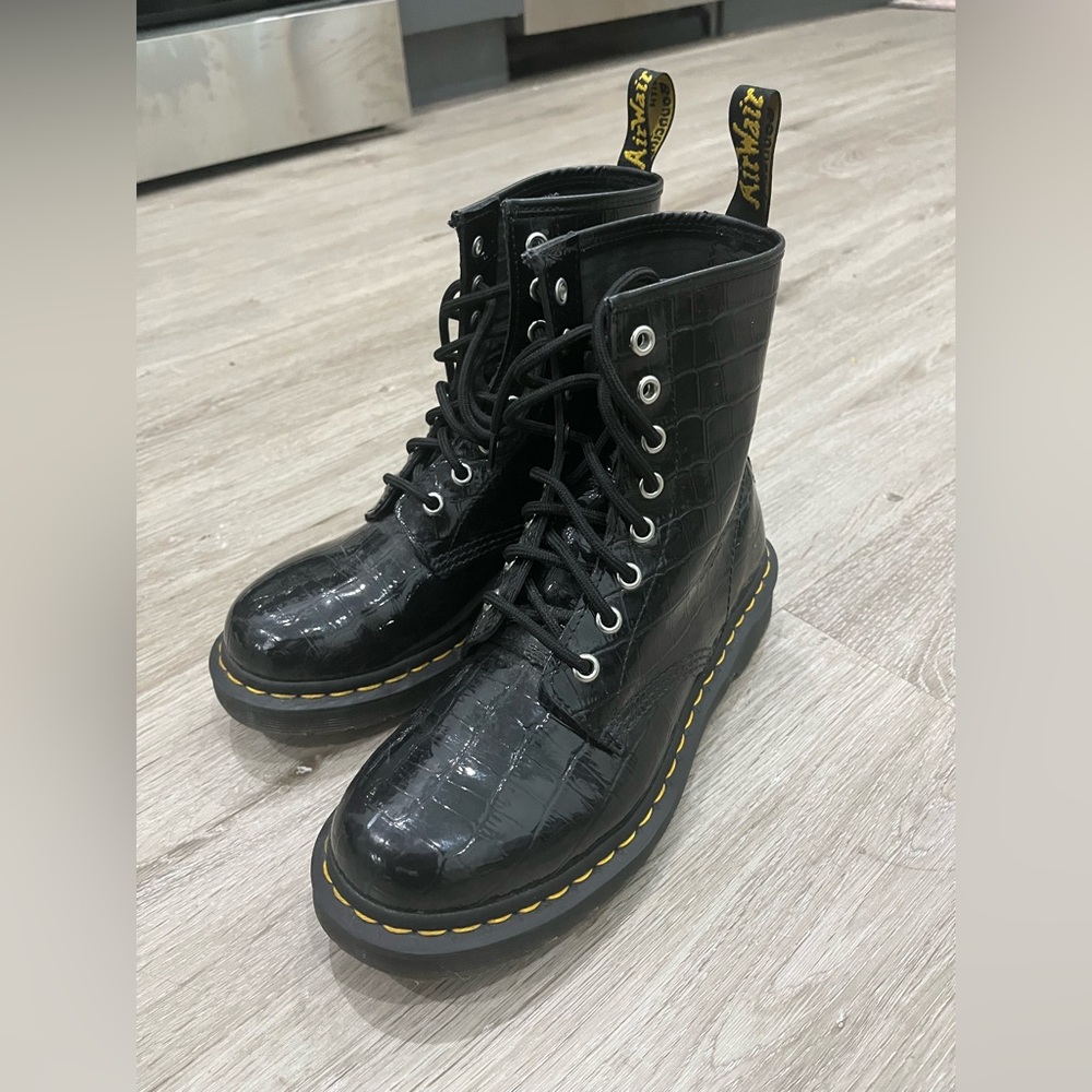 Dr. Martens, patent leather crocodile